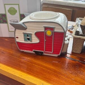 Scentsy (Road Less Traveled) Red and White Camper Wax Warmer RETIRED